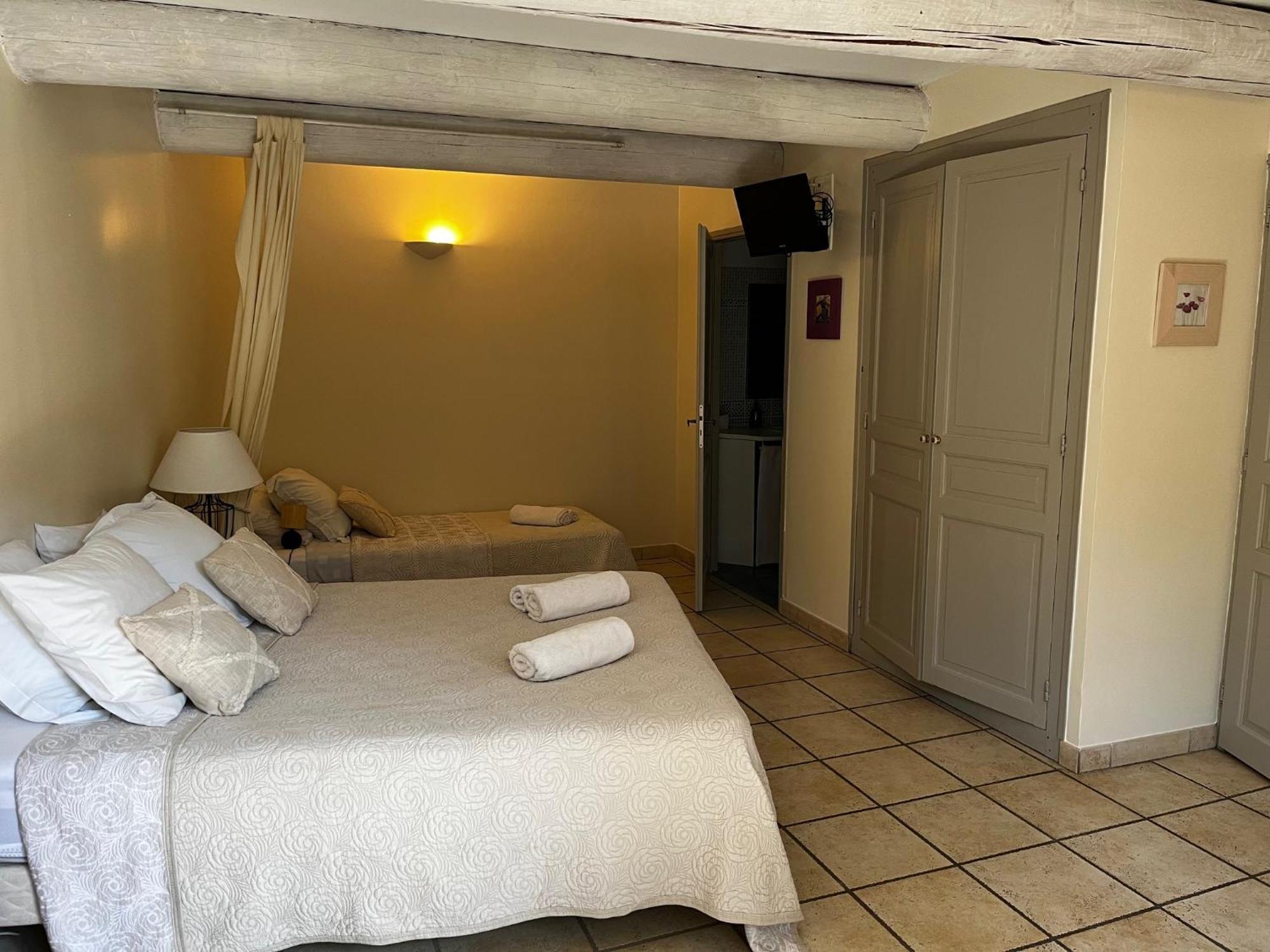 La Bastide Des Pins Bed and Breakfast Castillon-du-Gard Eksteriør billede